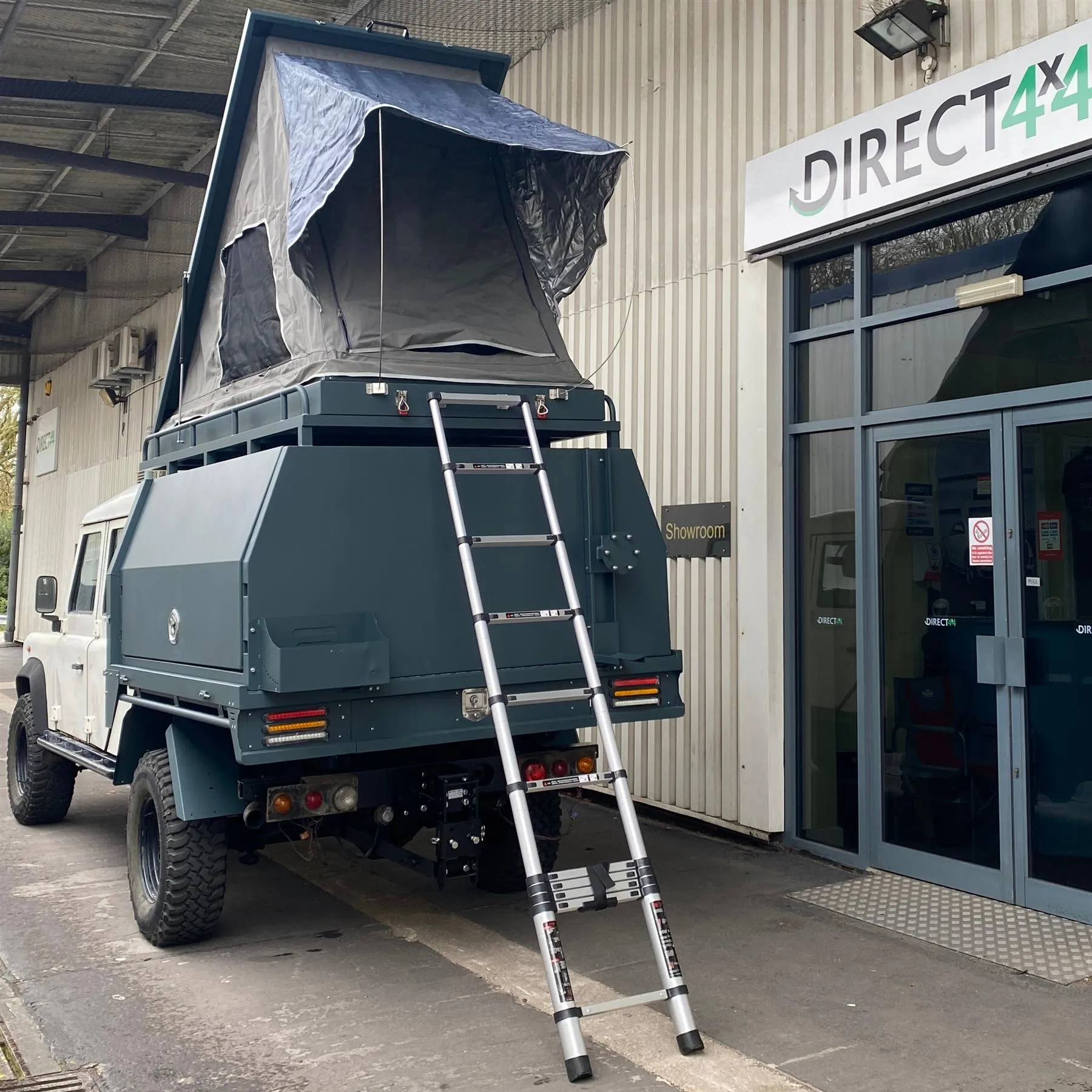 Expedition Pickup Replacement Flatbed with 2 Berth Camping Pod