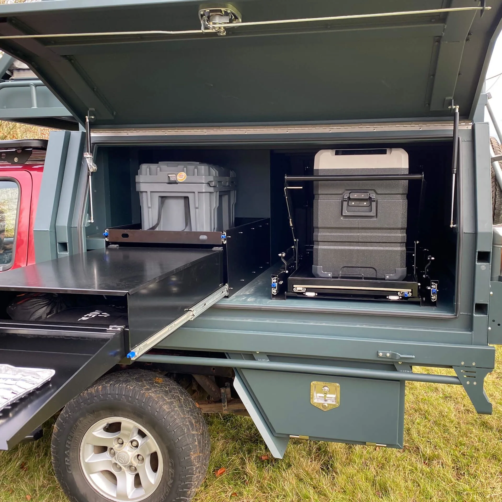 Expedition Pickup Replacement Flatbed with 2 Berth Camping Pod