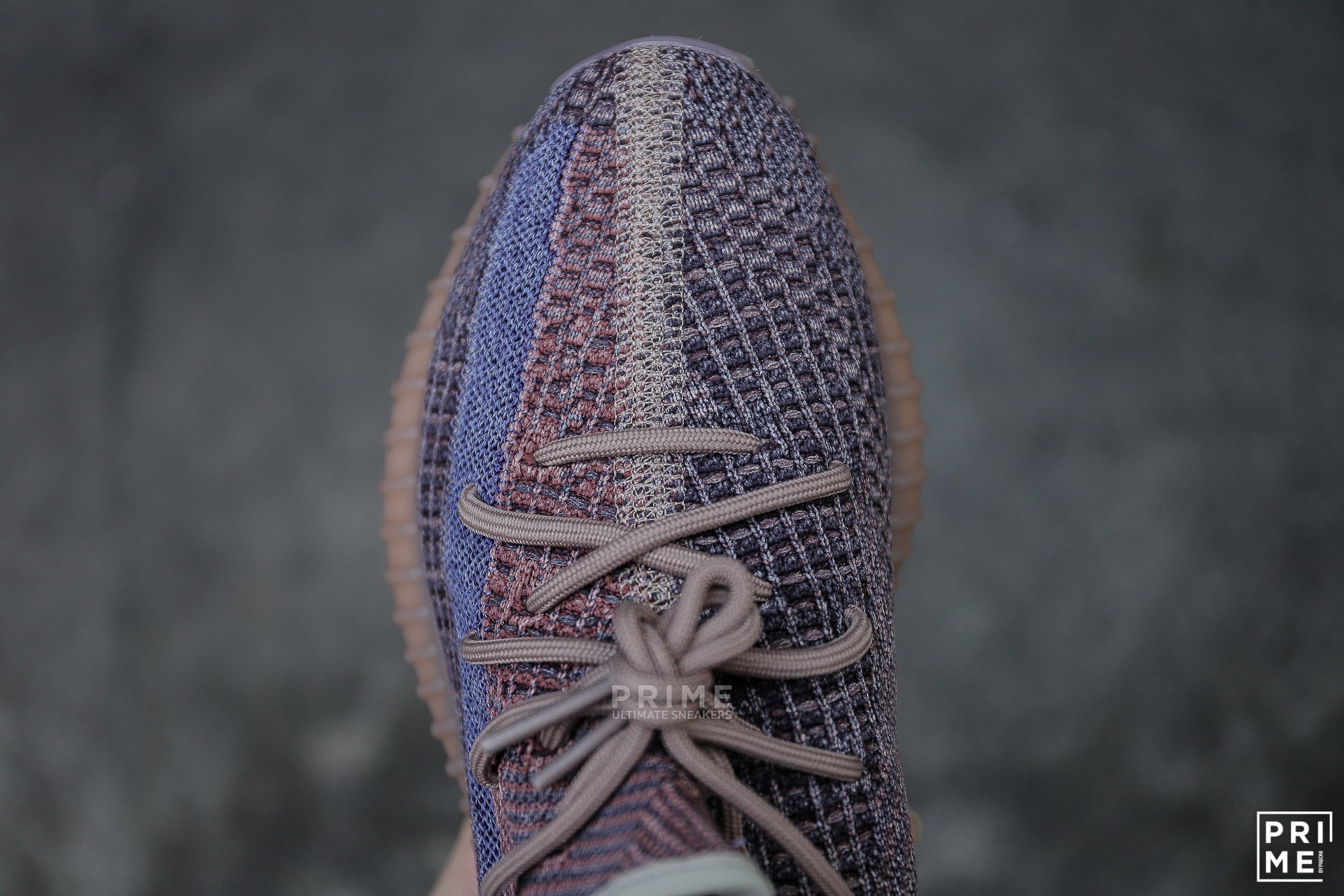 Yeezy 350 V2. FADE (H02795)