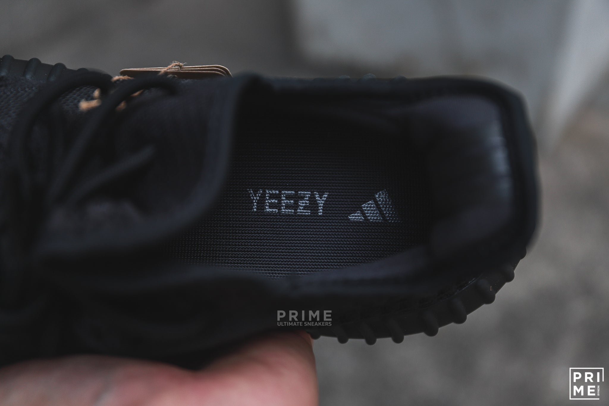 Yeezy 350 V2 ONYX (HQ4540)