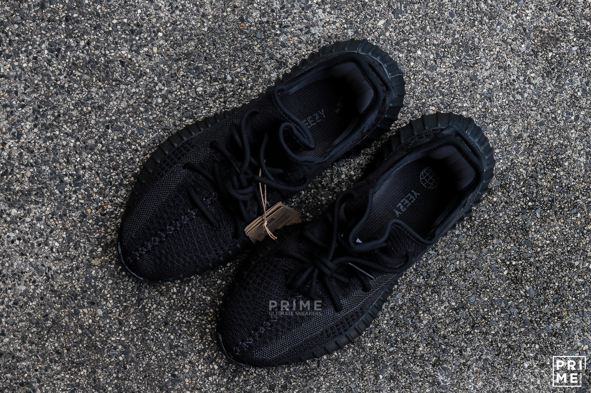 Yeezy 350 V2 ONYX (HQ4540)