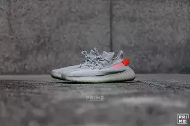 Yeezy 350 v.2 Tail Light  (FX9017)